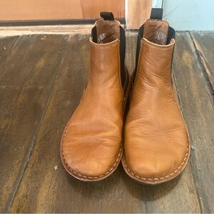 Vibae Brown Leather Ankle Boots